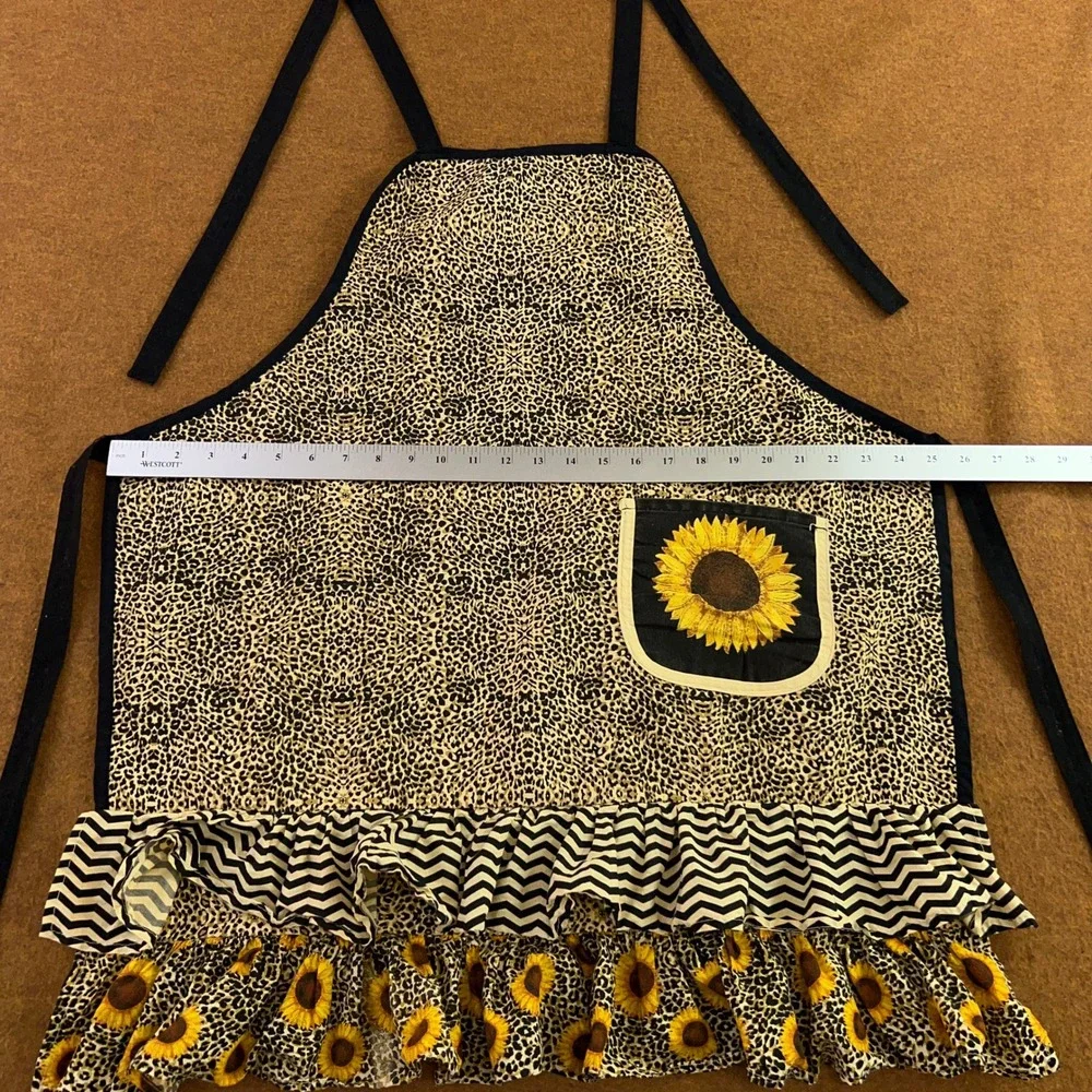 Hobby Lobby Womens One Size Yellow Leopard Sunflower Ruffle Kitchen Apron